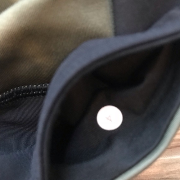 Lululemon Wunder Under Crop - Chevron Fatigue - Picture 6 of 8